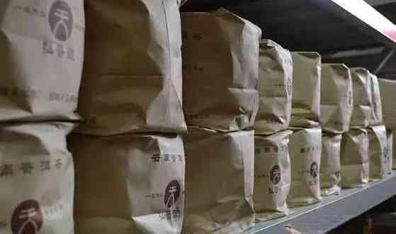 如何正确保存普洱茶：铝箔纸袋的使用与注意事项
