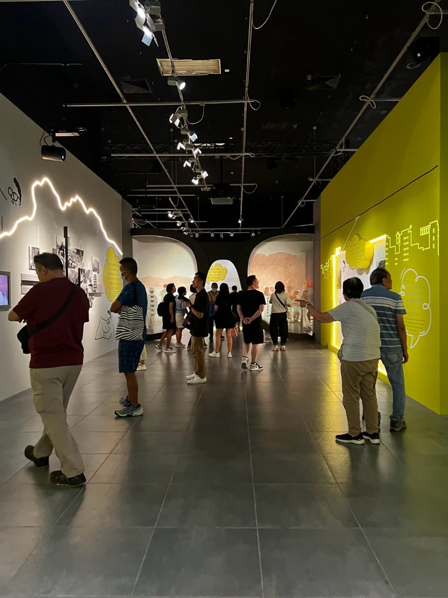 黄霑逝世20周年特展：拼凑一代鬼才的传奇人生