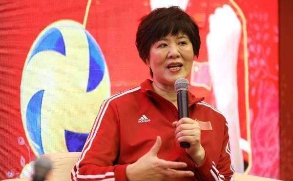 郎平：感动中国，40余年排球生涯，女排精神铸就“铁榔头”