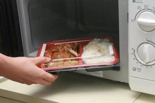 为什么锡箔纸不能放在微波炉里加热?