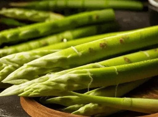 芦笋和大蒜：这两种食材硒含量是洋葱13倍，中老年人常吃身体好