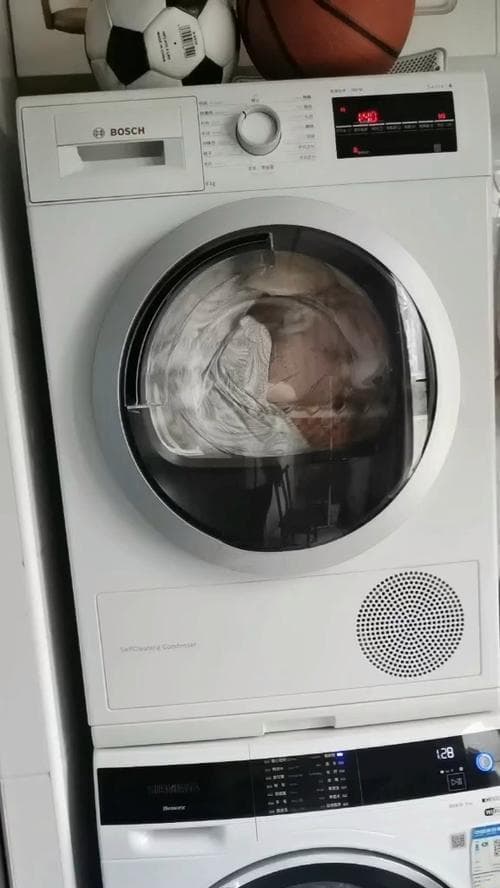 如何使用洗衣机彻底清洗枕头芯（省时省力）