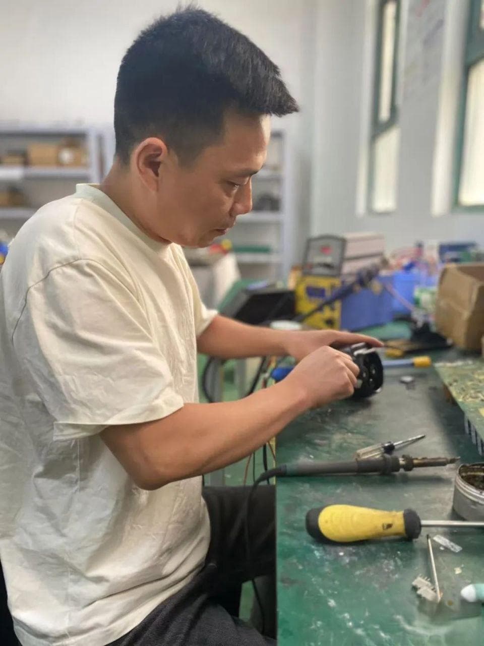 武汉男子38岁转行，月入最高2万元！这类工作很缺人