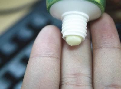 一到冬天手就容易脱皮怎么回事 做好6件事让手滋润一个冬季