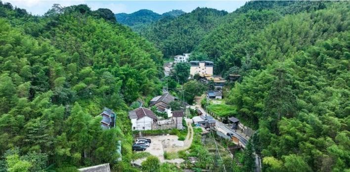 龙门县南昆山围绕做大做强做优旅游业龙头，提升旅游度假品质