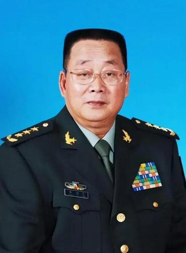 廖锡龙：从普通士兵到上将的传奇人生