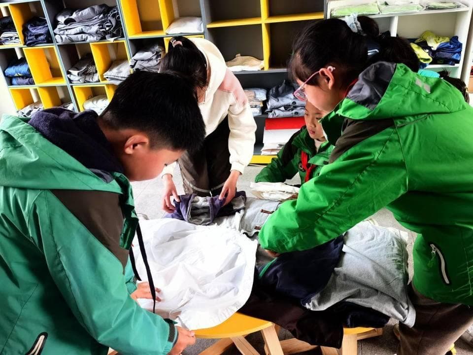 衣“旧”有用，你的校服我来穿