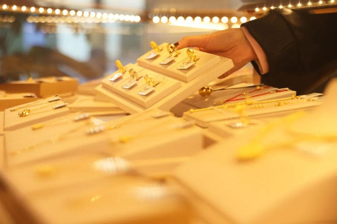金价连涨！有品牌开始调价→