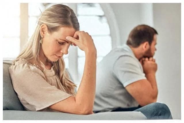 经济困境下的夫妻关系：如何共度难关