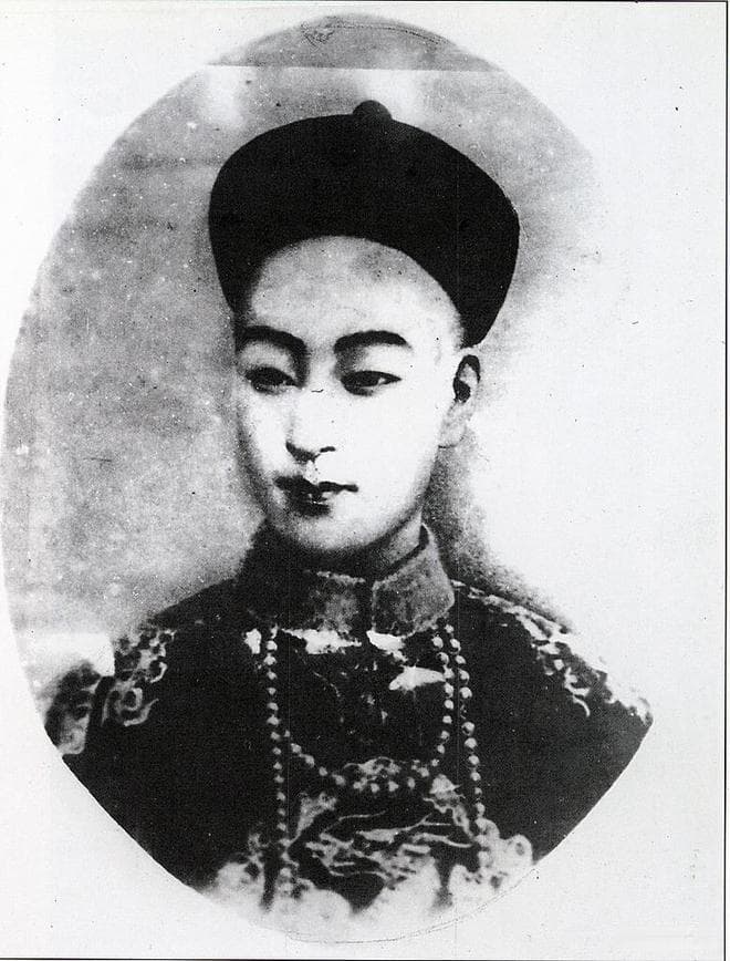 光绪皇帝的悲剧：一个被囚禁的君主与他的命运