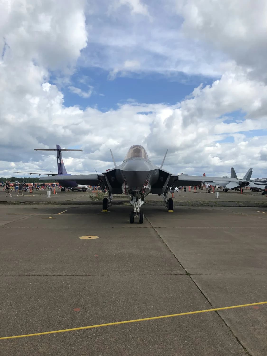 歼-35A vs F-35：五代机之王的较量