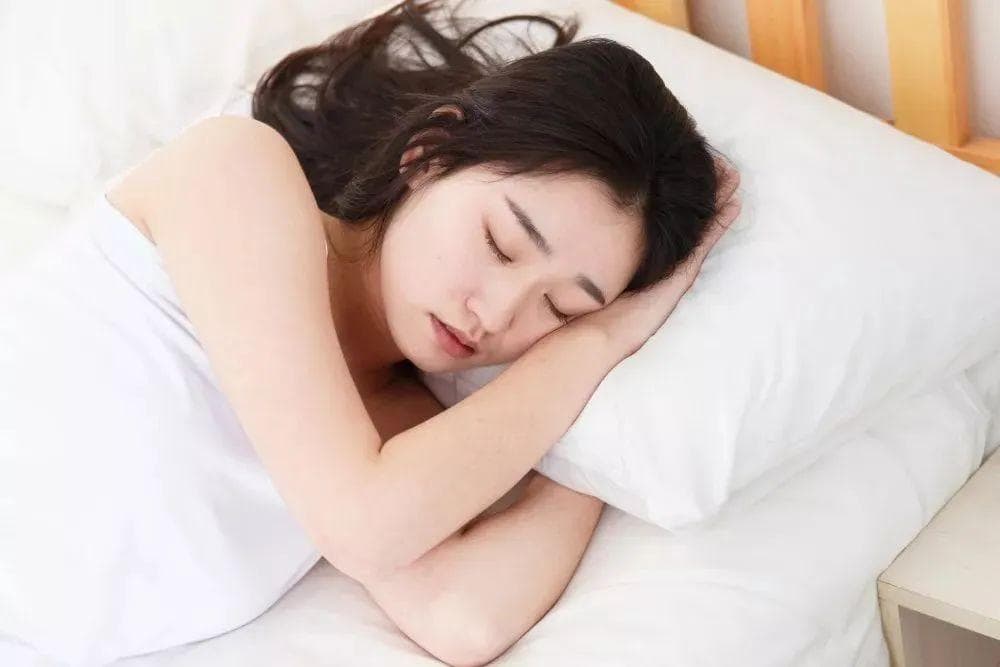 睡觉朝左好还是朝右好？