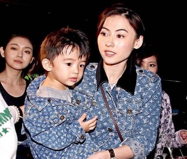 张柏芝谢霆锋15年后再同框，从恩怨到释怀