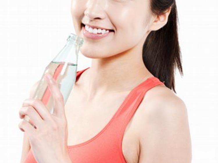 每天8杯水是标准？科学解读饮水量的真相