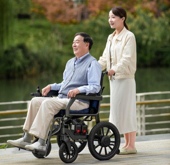 高铁出行必备：探究老人电动轮椅的高铁搭乘指南