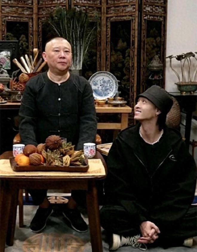 德云社郭德纲直播爆料，秦霄贤会举办演唱会，还有相声专场安排