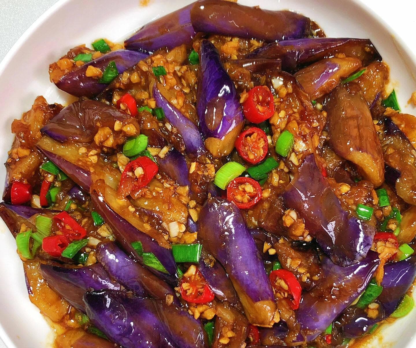 茄子别再红烧了，教你蒜香茄子的做法，软糯鲜香，蒜香浓郁又下饭