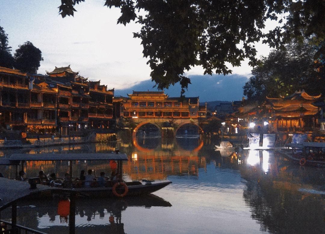 凤凰古城：湖南湘西的千年古韵