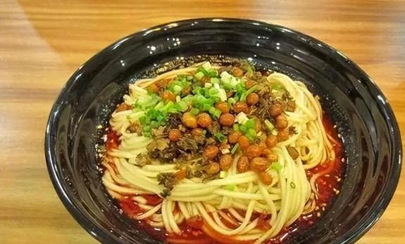 重庆必吃五道菜：火锅、小面、江湖菜、烤鱼与羊肉