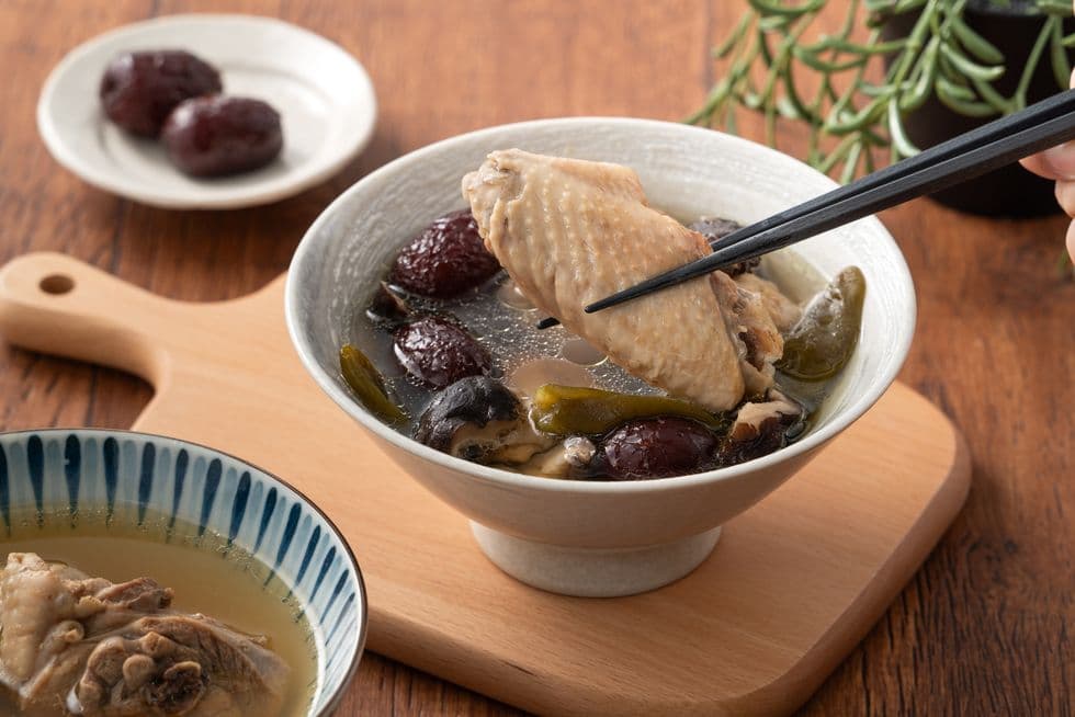 冬季进补正当时：三款鸡肉汤的制作与养生功效