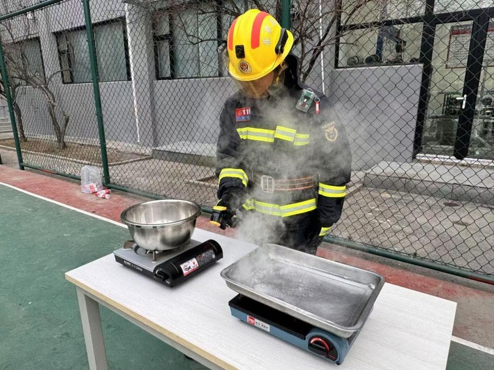 卡式炉为啥会爆炸？消防员亲自做实验，半小时后炸了