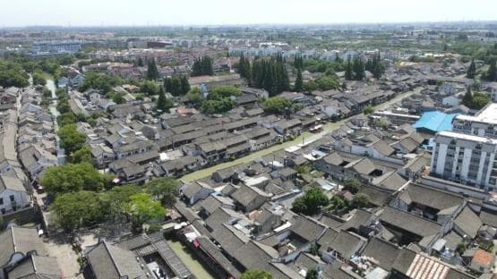 墙体布满弹孔、倾斜40°，金山这个历史建筑，修好了！