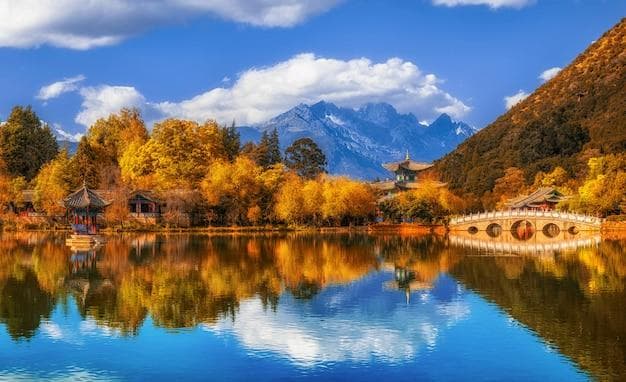 新加坡适合移民定居吗？生活成本、教育、医疗全分析