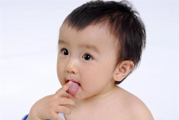 宝宝舌头发紫是怎么回事儿