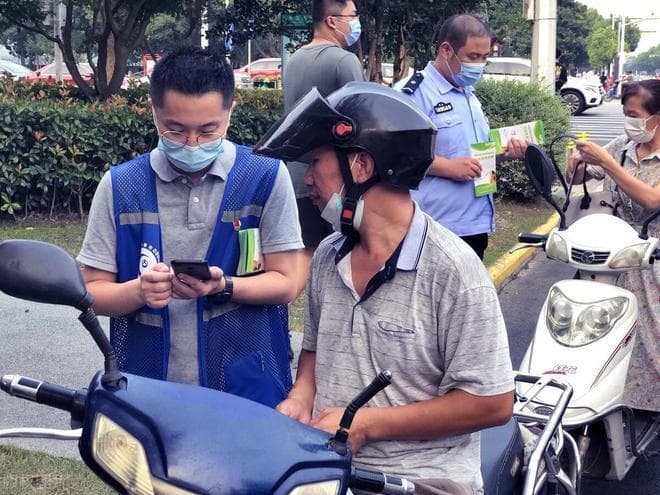 即日起，电动车、三轮车上路有“6大严查”，违规者处罚标准明确