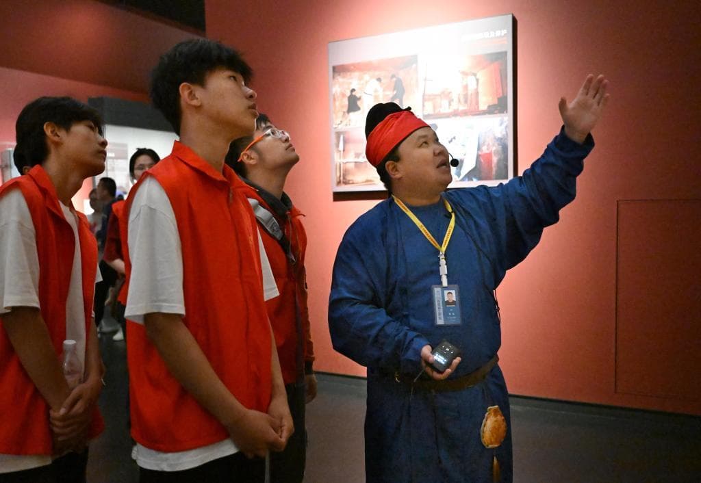 奉献担当、自信自强：新时代中国青年风貌昂扬