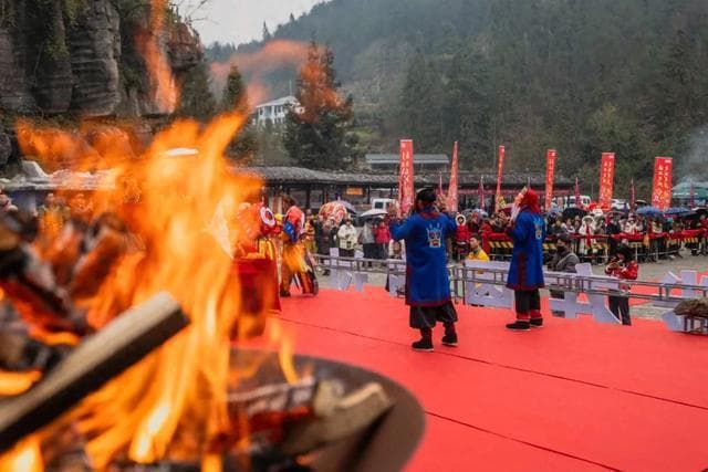 春节特色民俗大盘点：从祭四老爷到打树花，感受中国独特年味！