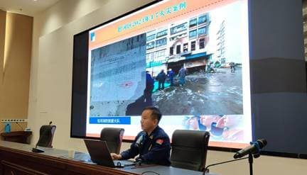 普及消防知识 同筑安全防线——记合肥一中淝河校区消防安全讲座及疏散演练活动