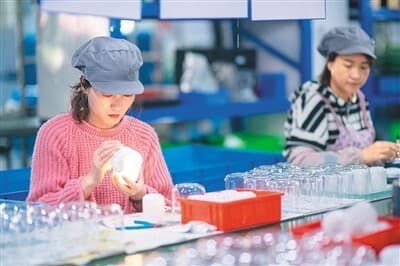 一支手电筒的出海之路（小商品 大产业？）