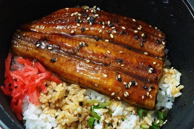 日式鳗鱼饭：酱香浓郁的经典日料