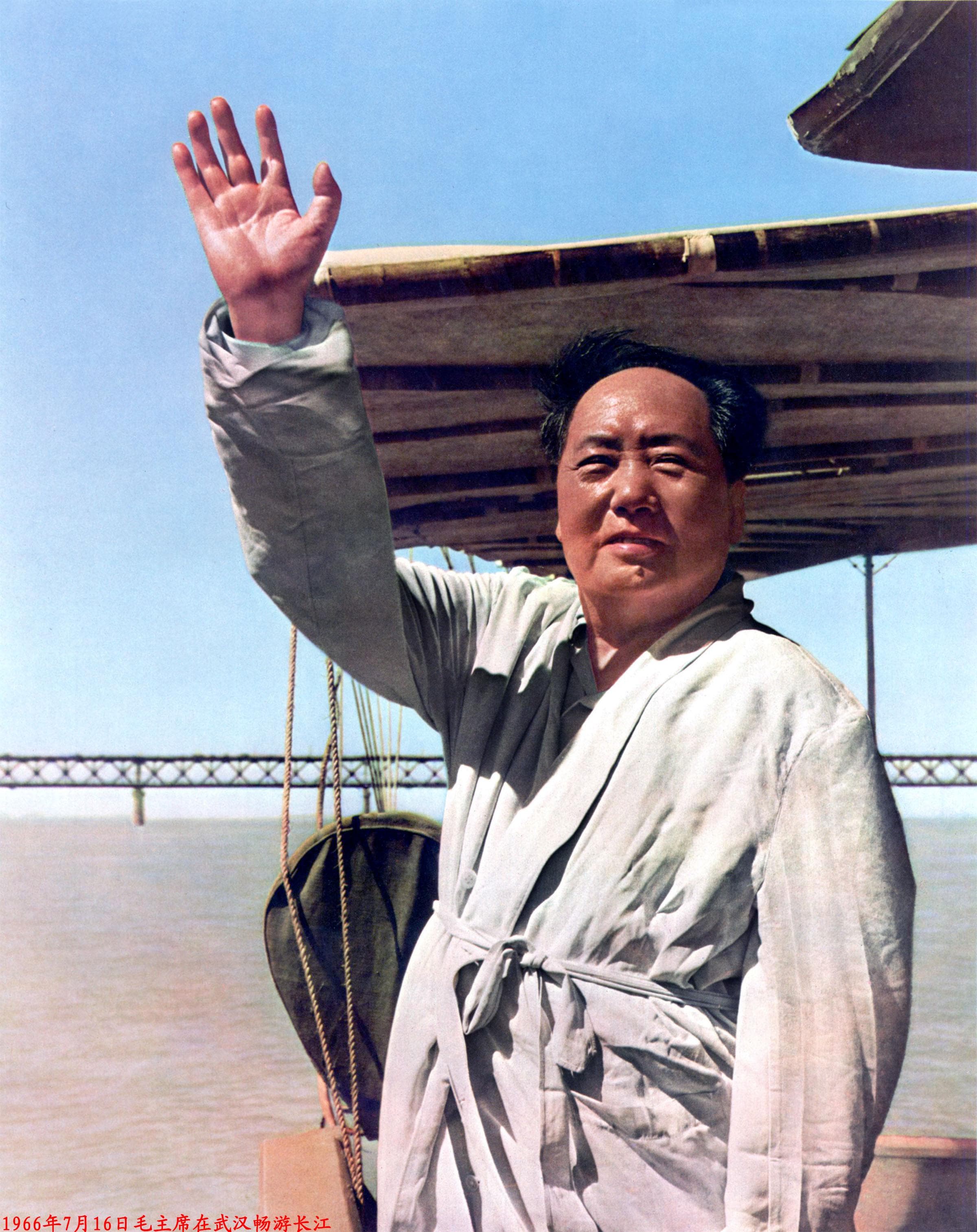 毛主席在武汉十八次畅游长江
