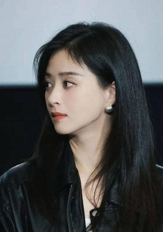 蒋欣瘦20斤登热搜：41岁靠自律保持少女身材