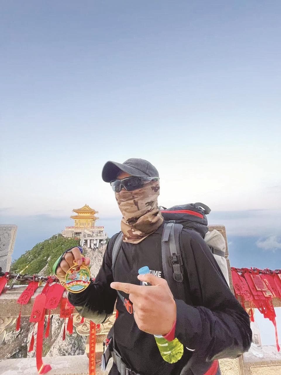 当年轻人“熬一个夜，爬一座山”