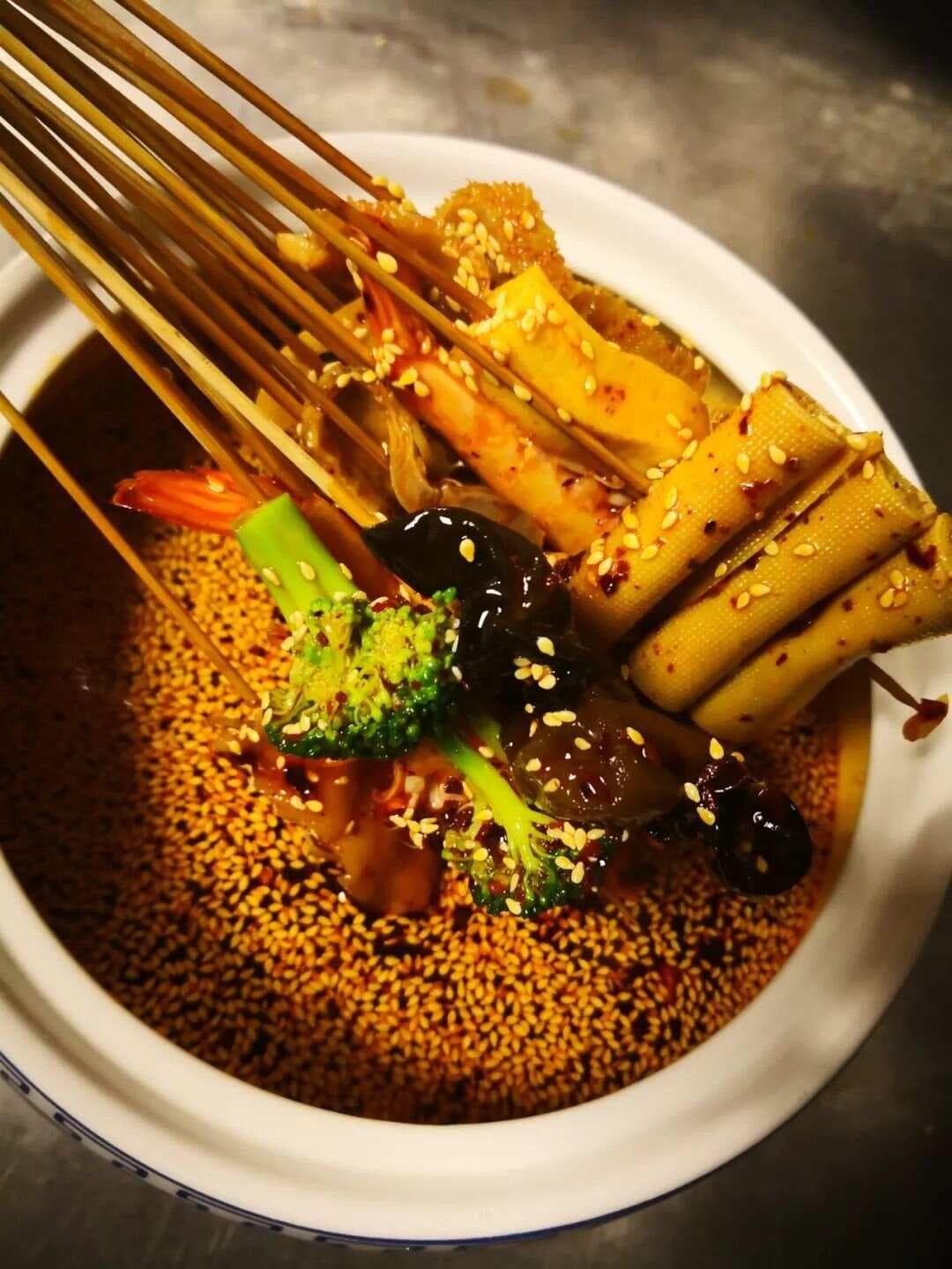 冷锅串串底料详细炒制流程及两种红油制作配方分享