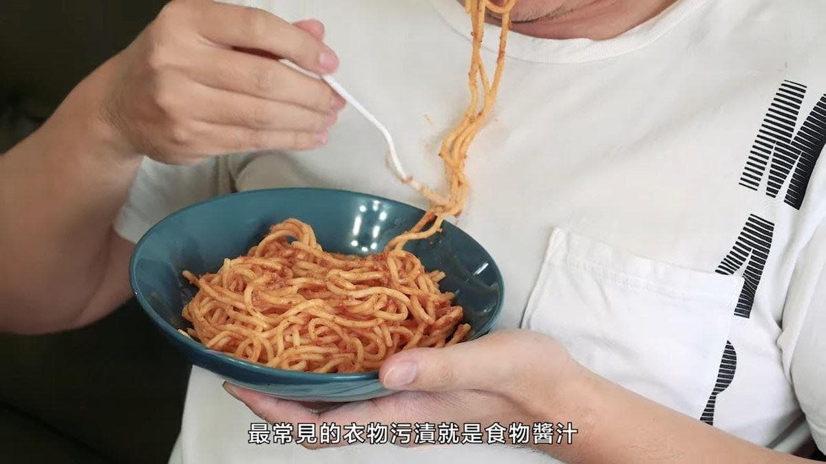 白衣去漬急救大全！沾染食物醬汁、血漬、化妝品，7 種白衣清潔秘訣