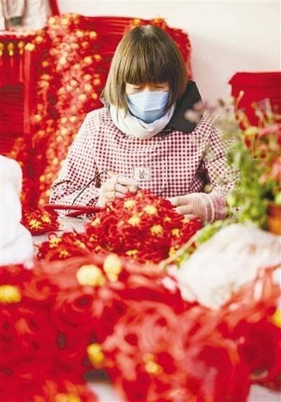 从一根红绳到4000万件中国结， 这个小城如何编织乡村振兴梦？