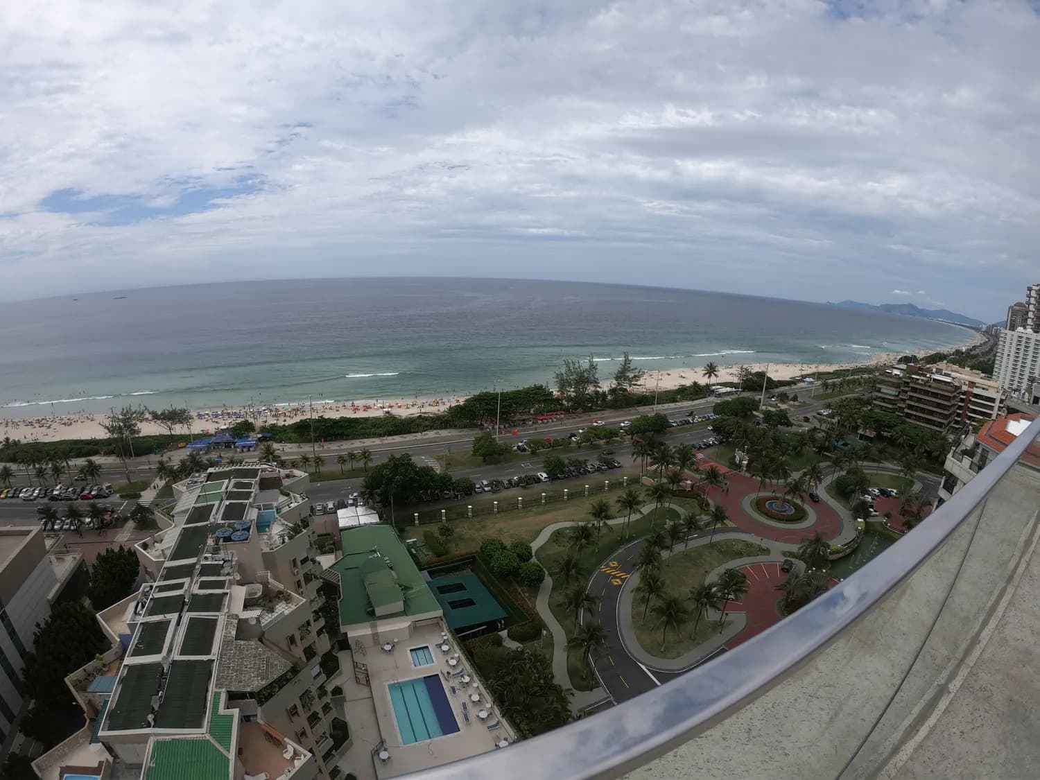 三亚海棠湾三日游：海滩、海底世界和热带雨林探险全攻略！