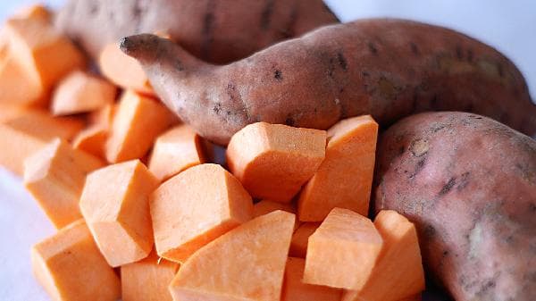 冬季吃红薯真的能减肥吗？专家解析其营养价值与食用注意事项