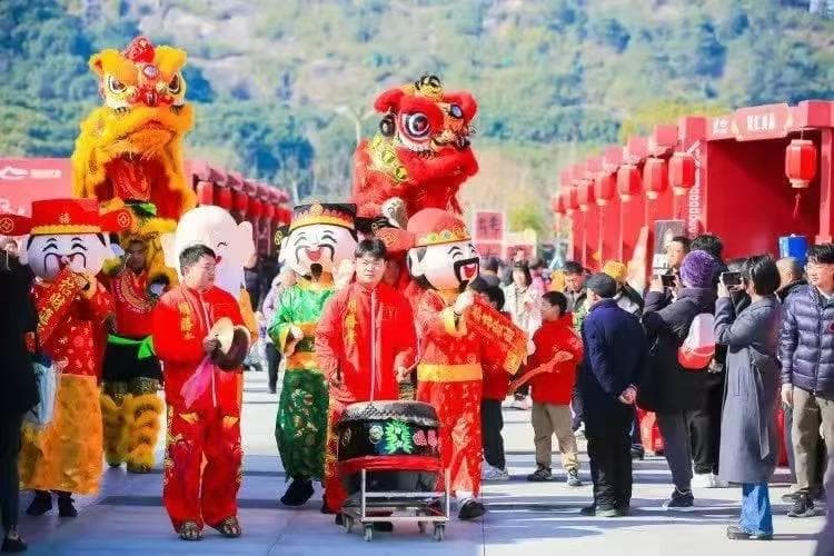 集市花市年味浓！苏州狮山市集首日迎客三万人次