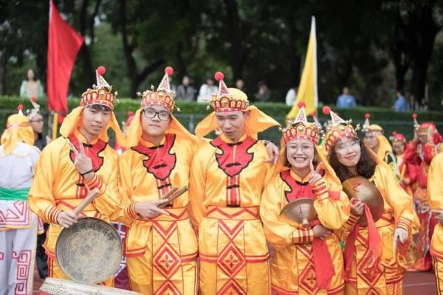 潮汕新年：英歌舞与祭神，奏响传统与现代的共鸣乐章