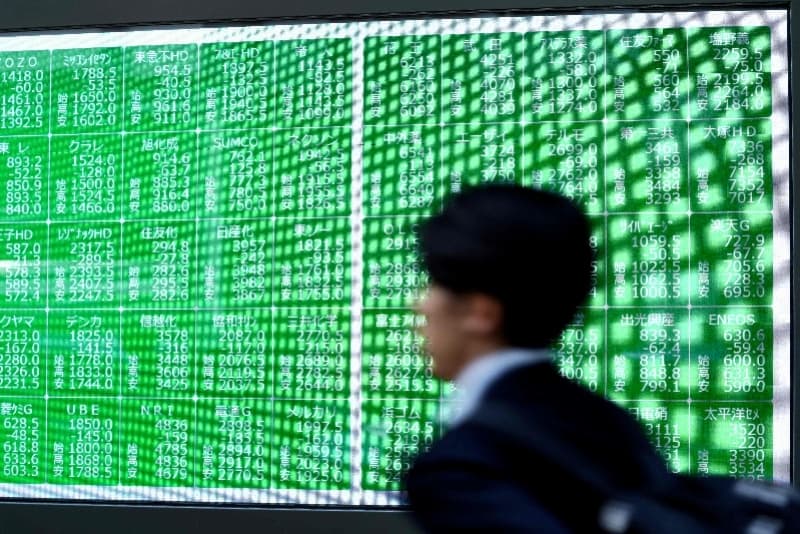特朗普关税“豪赌”下，苹果手机黄金会涨价吗？普通人咋应对