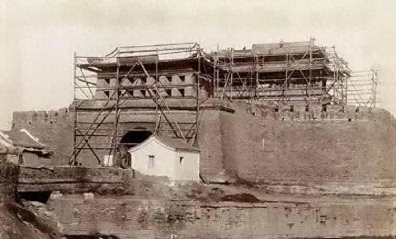 49年，郭沫若坚持拆掉北京古城墙，林徽因反对撂狠话，多年后应验