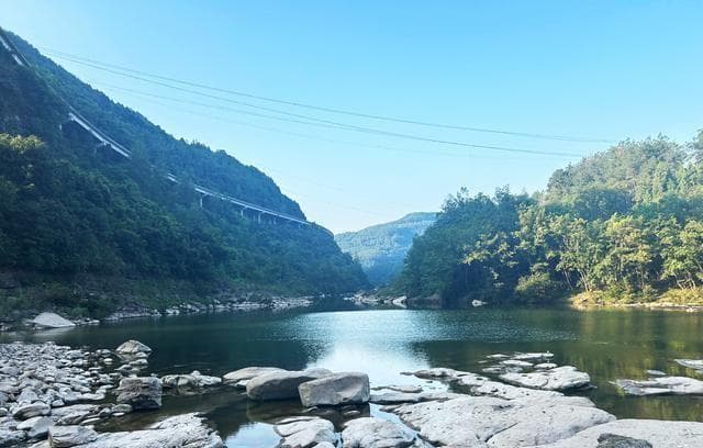 四川南江：米仓山下赏红叶，秋季风光正当时