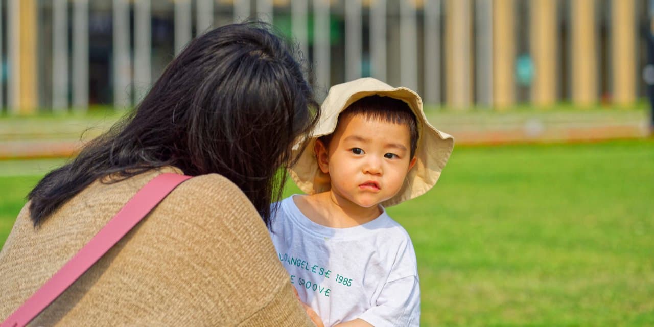 婴幼儿成长陪伴师：学会“科学带娃”