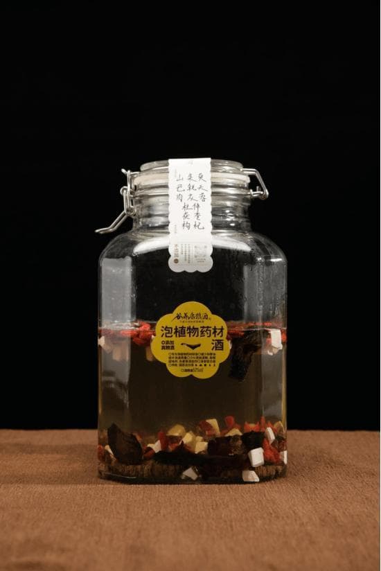 清香型白酒配藏红花，50天泡出活血养生酒