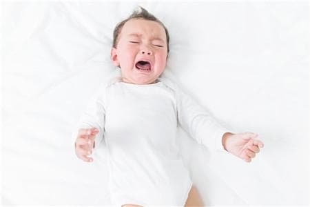 孩子哭闹的原因及处理方法：如何正确对待孩子的哭闹